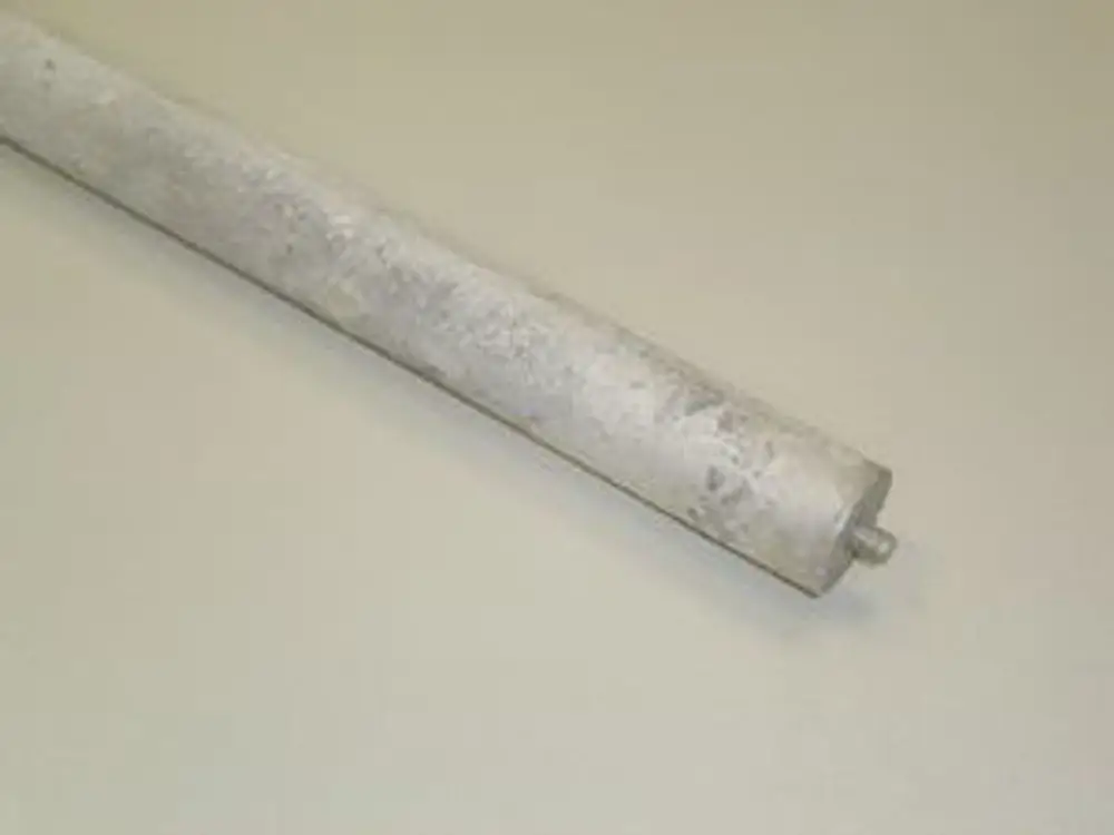 Remeha-Anode aus Metall, zylindrische Form mit einem Ende, das einen kleinen Stift aufweist. Die Oberfläche ist gleichmäßig und grau.